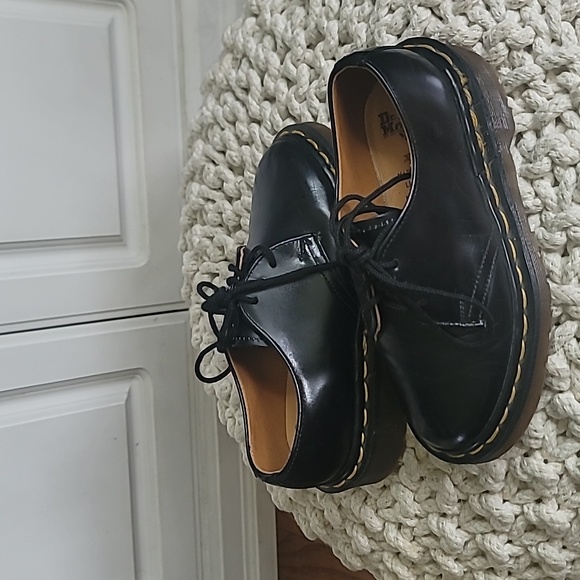 Kids Dr. Martens in Mint Condition - Picture 6 of 7